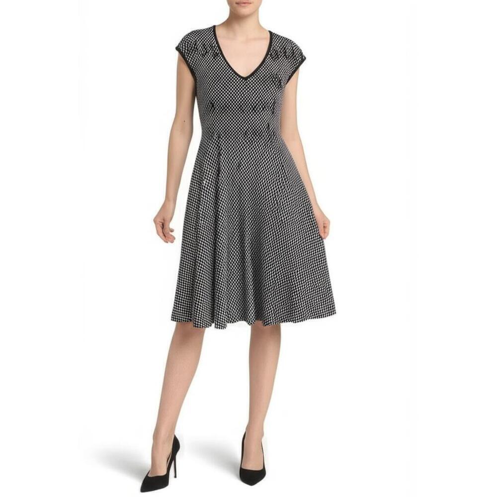 Taylor‎ Dress Womens Size 6 Black White Geometric Fit Flare V Neck Sleeveless